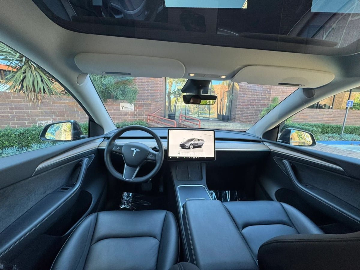 Used 2024 Tesla Model Y Long Range AWD/4WD image 17