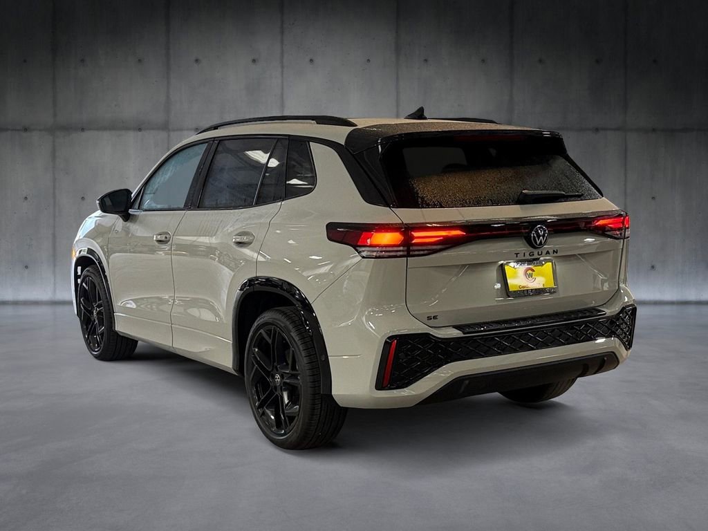 New 2026 Volkswagen Tiguan SE R-Line FWD image 3