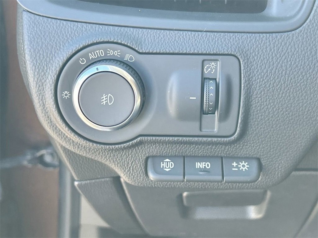 Used 2020 Buick Envision Premium w/ Driver Confidence Package image 28