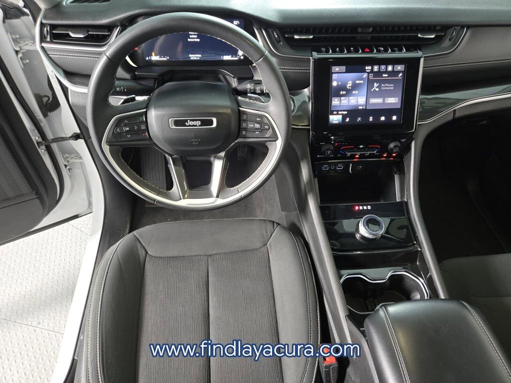 Used 2023 Jeep Grand Cherokee Laredo AWD/4WD image 13