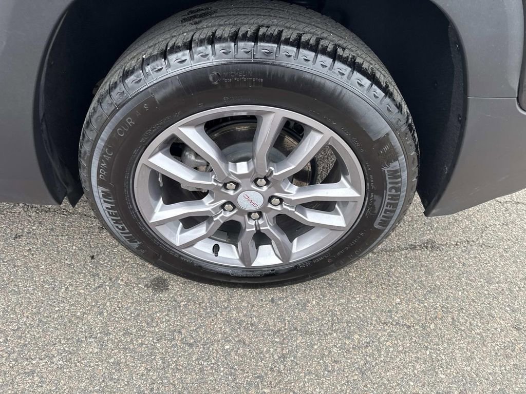 Used 2024 GMC Terrain SLT w/ Infotainment Package II image 15