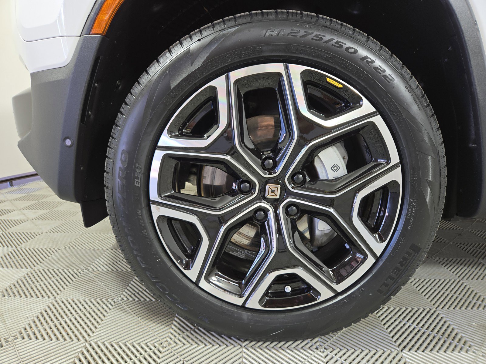 Used 2024 Rivian R1S Adventure AWD/4WD image 9