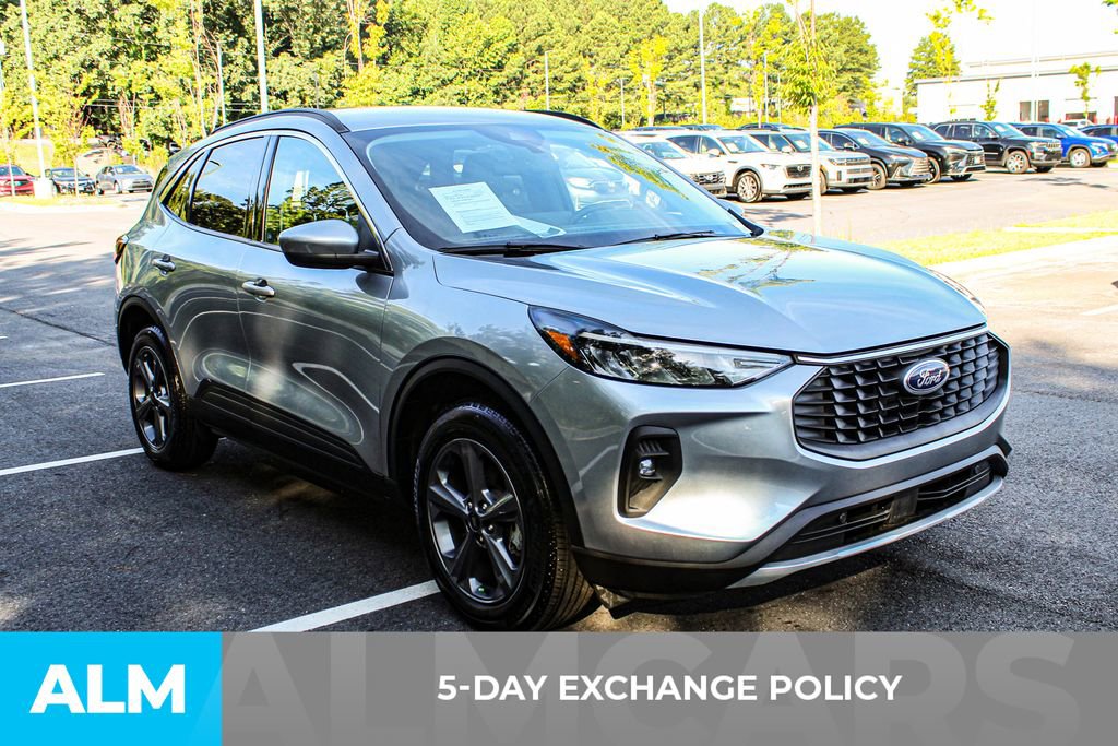 Used 2023 Ford Escape SE image 4