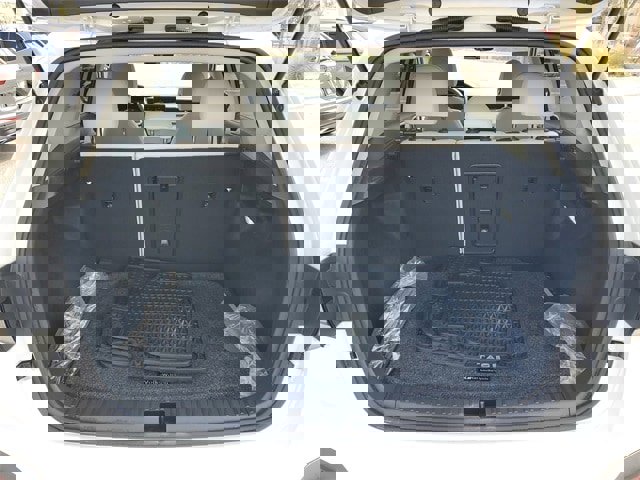 Certified 2025 Volkswagen Taos SE w/ Panoramic Sunroof Package image 8