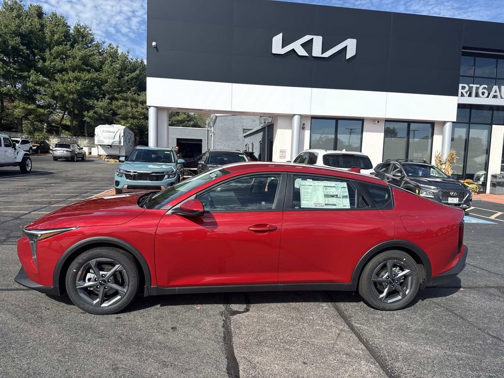 New 2025 Kia K4 LXS image 2