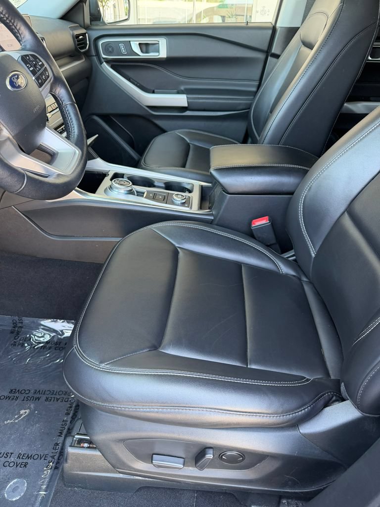 Used 2023 Ford Explorer XLT w/ Equipment Group 202A AWD/4WD image 9