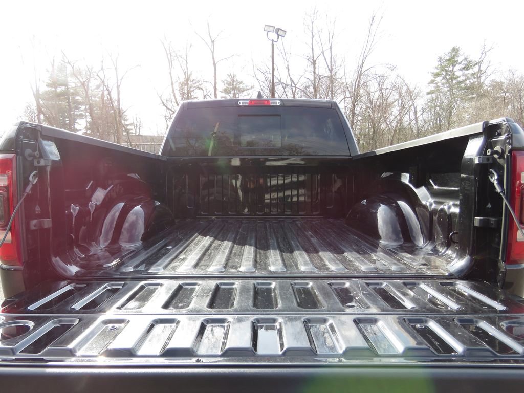 Used 2022 RAM 1500 Laramie AWD/4WD image 17