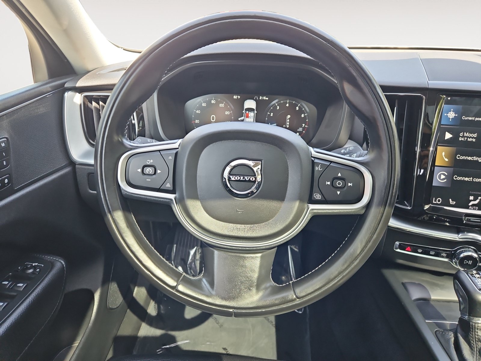 Used 2018 Volvo XC60 T5 Momentum w/ Vision Package AWD/4WD image 12