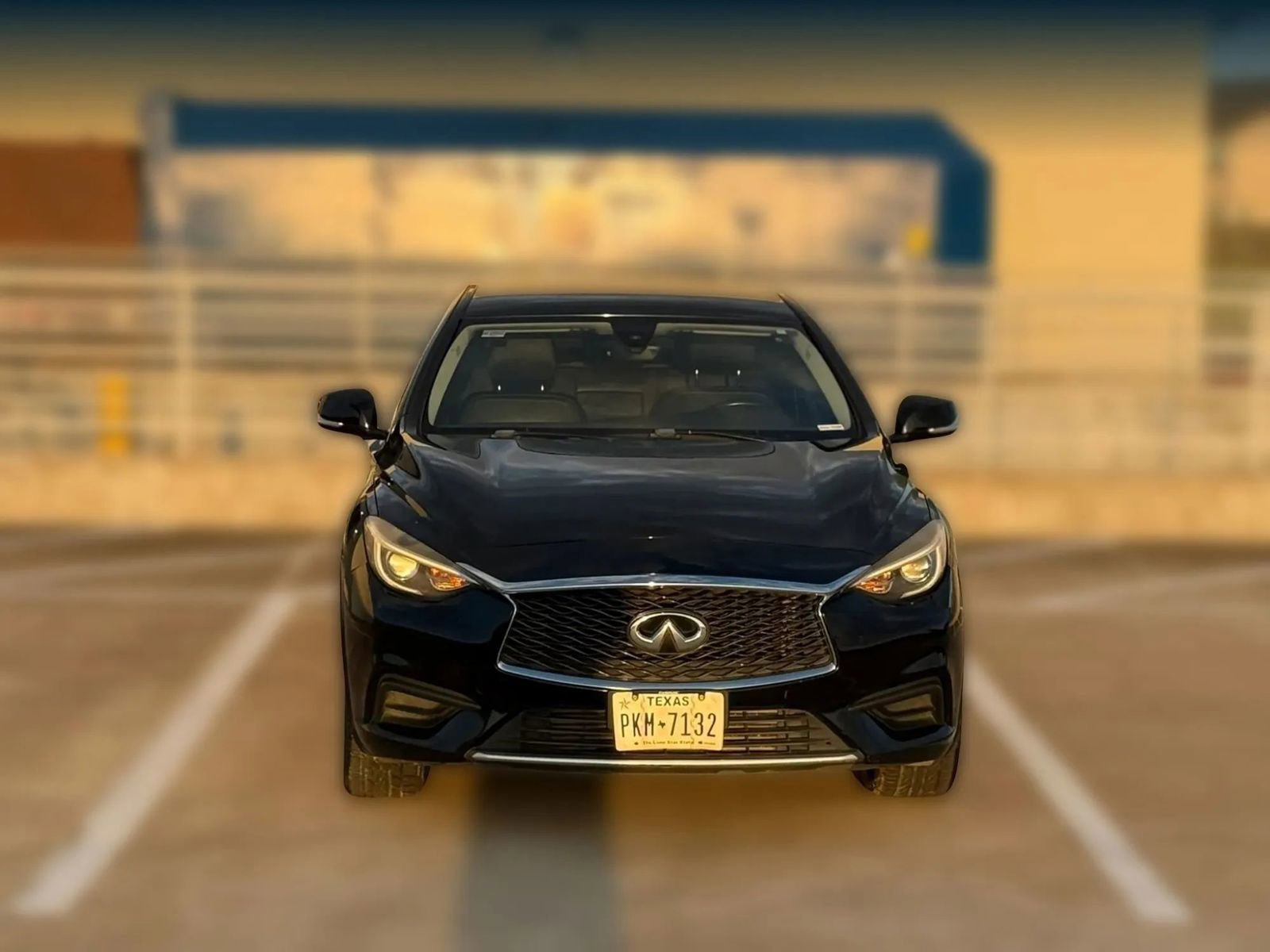 Used 2018 INFINITI QX30 w/ Cargo Package FWD image 2