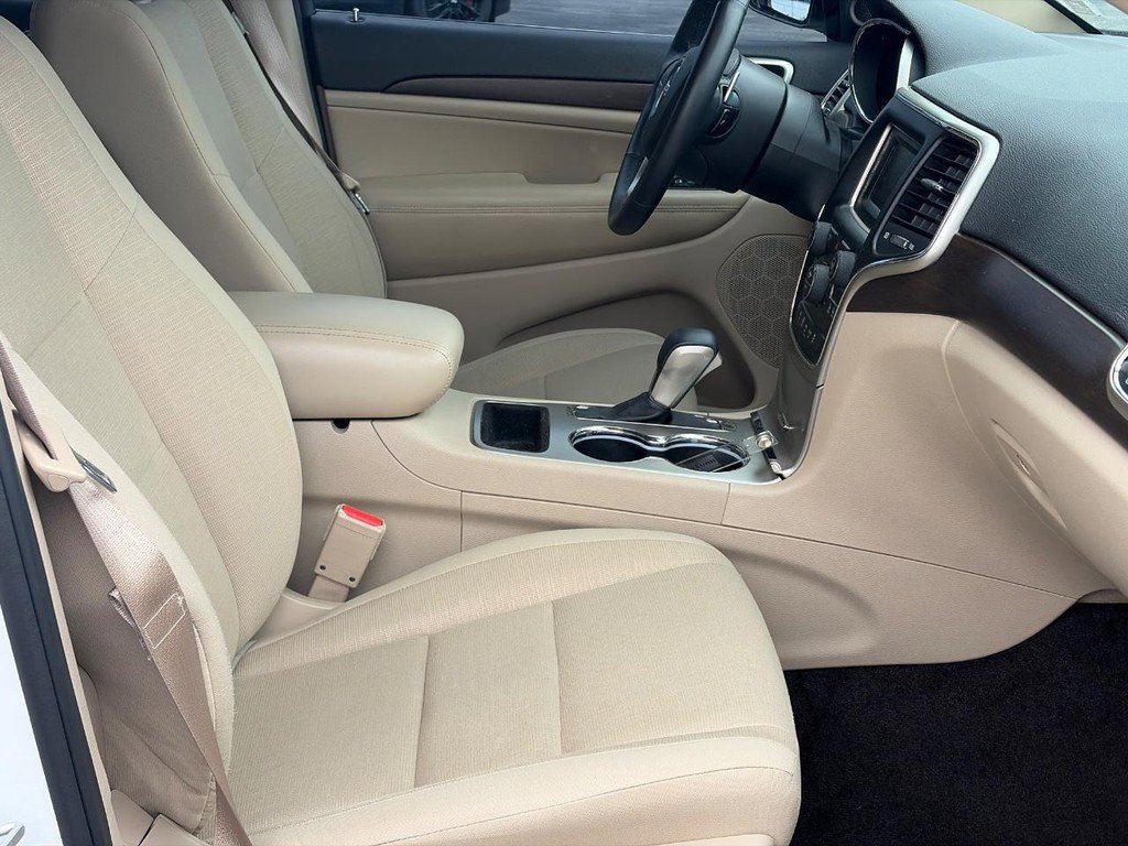 Used 2016 Jeep Grand Cherokee Laredo w/ Quick Order Package 23E AWD/4WD image 17