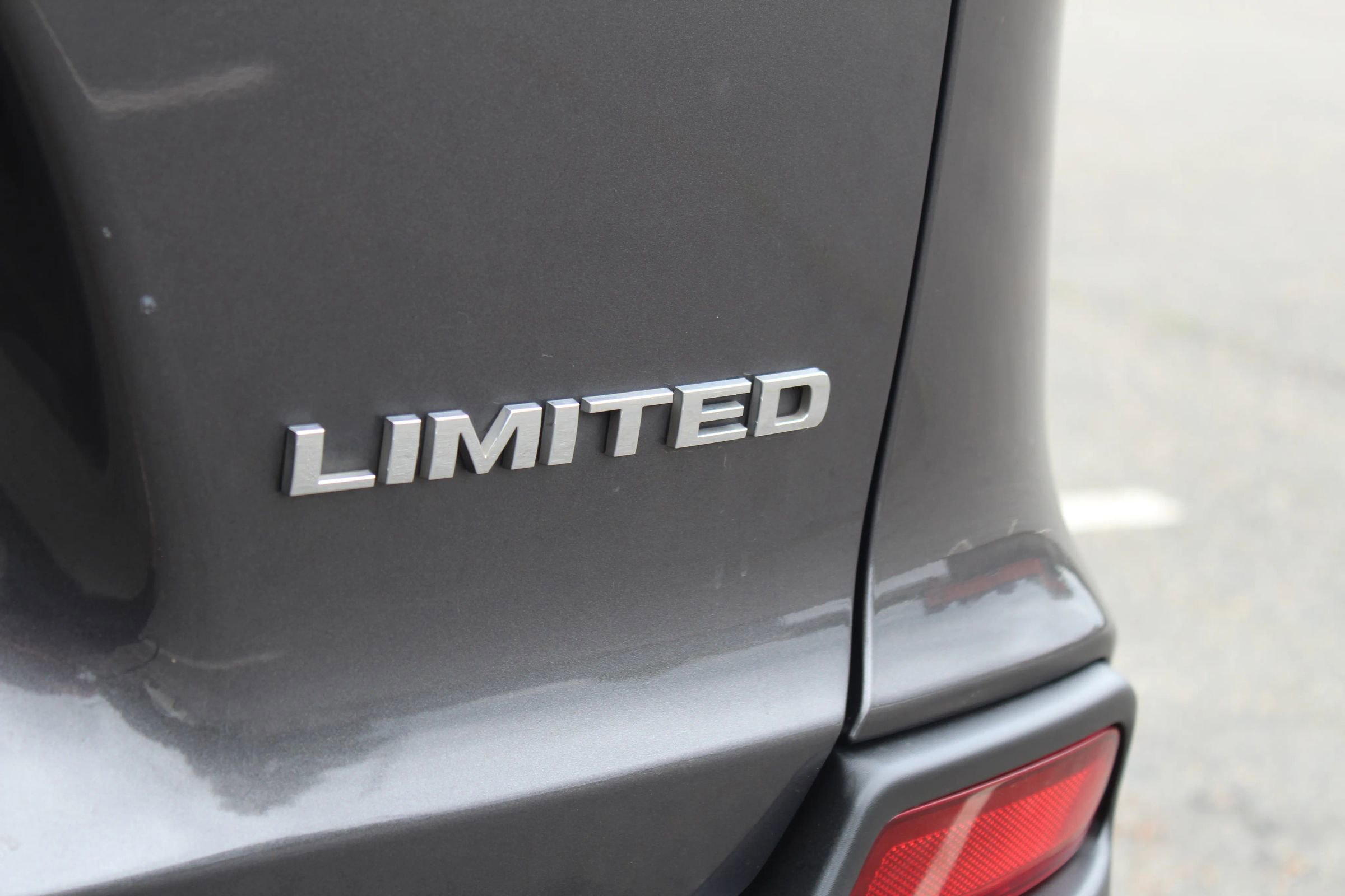 Used 2019 Jeep Cherokee Limited image 41