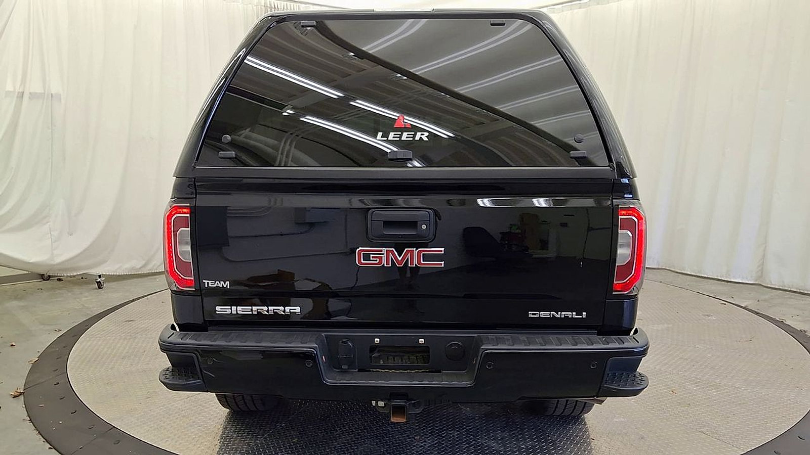 Used 2018 GMC Sierra 1500 Denali AWD/4WD image 2