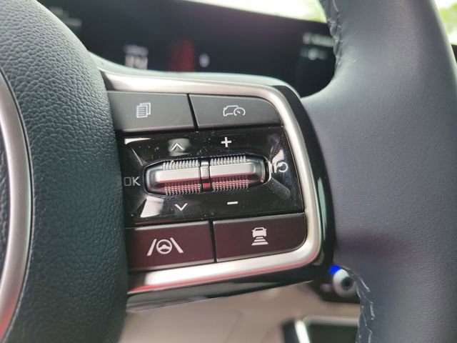 Used 2026 Kia Carnival EX FWD image 23