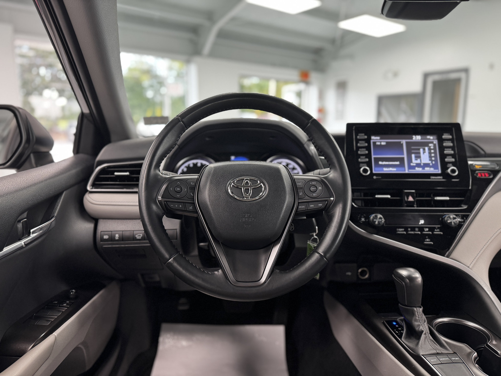 Used 2023 Toyota Camry SE FWD image 14
