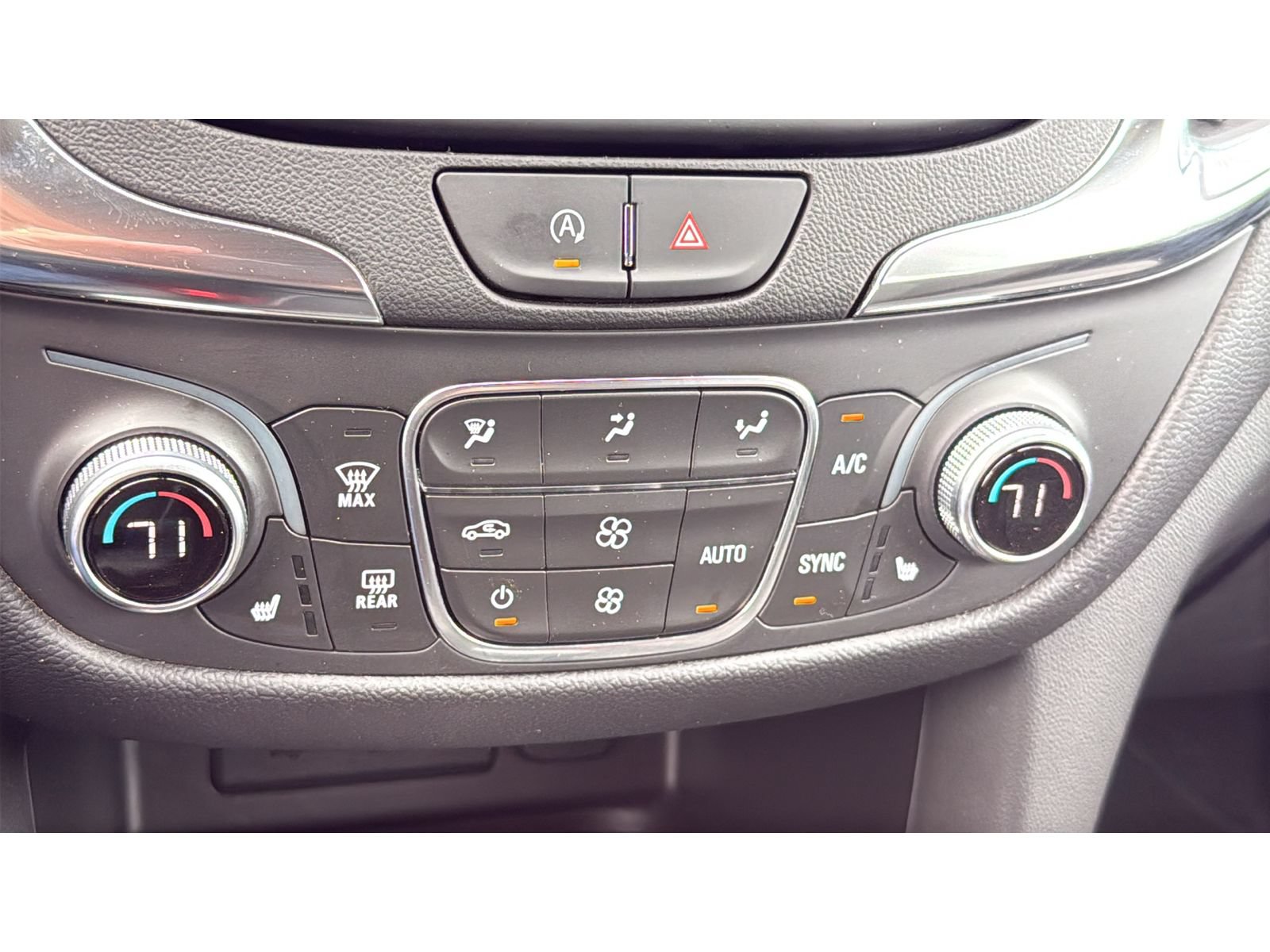 Used 2024 Chevrolet Equinox LT FWD image 23