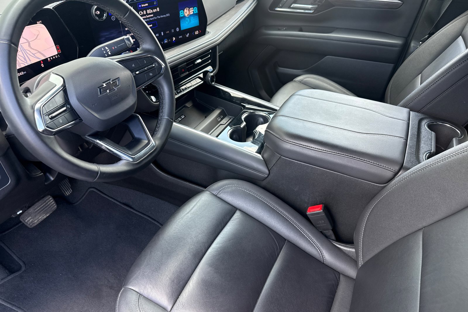Used 2025 Chevrolet Suburban Z71 AWD/4WD image 11