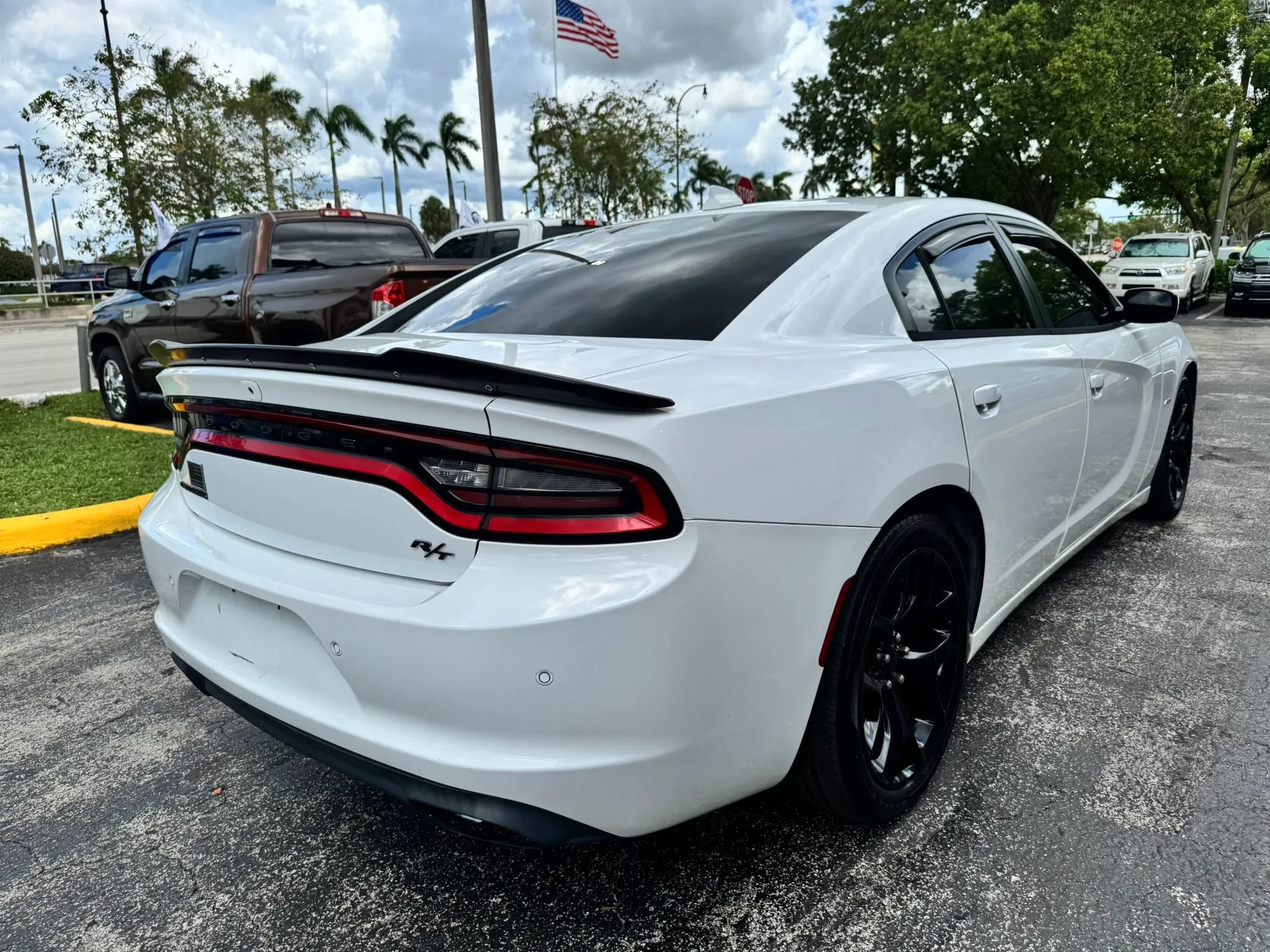 Used 2015 Dodge Charger R/T w/ Plus Group RWD image 5
