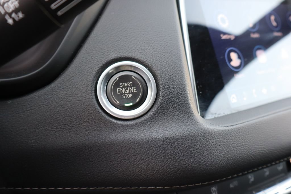 Used 2023 Cadillac XT4 Premium Luxury w/ Enhanced Visibility Package image 15