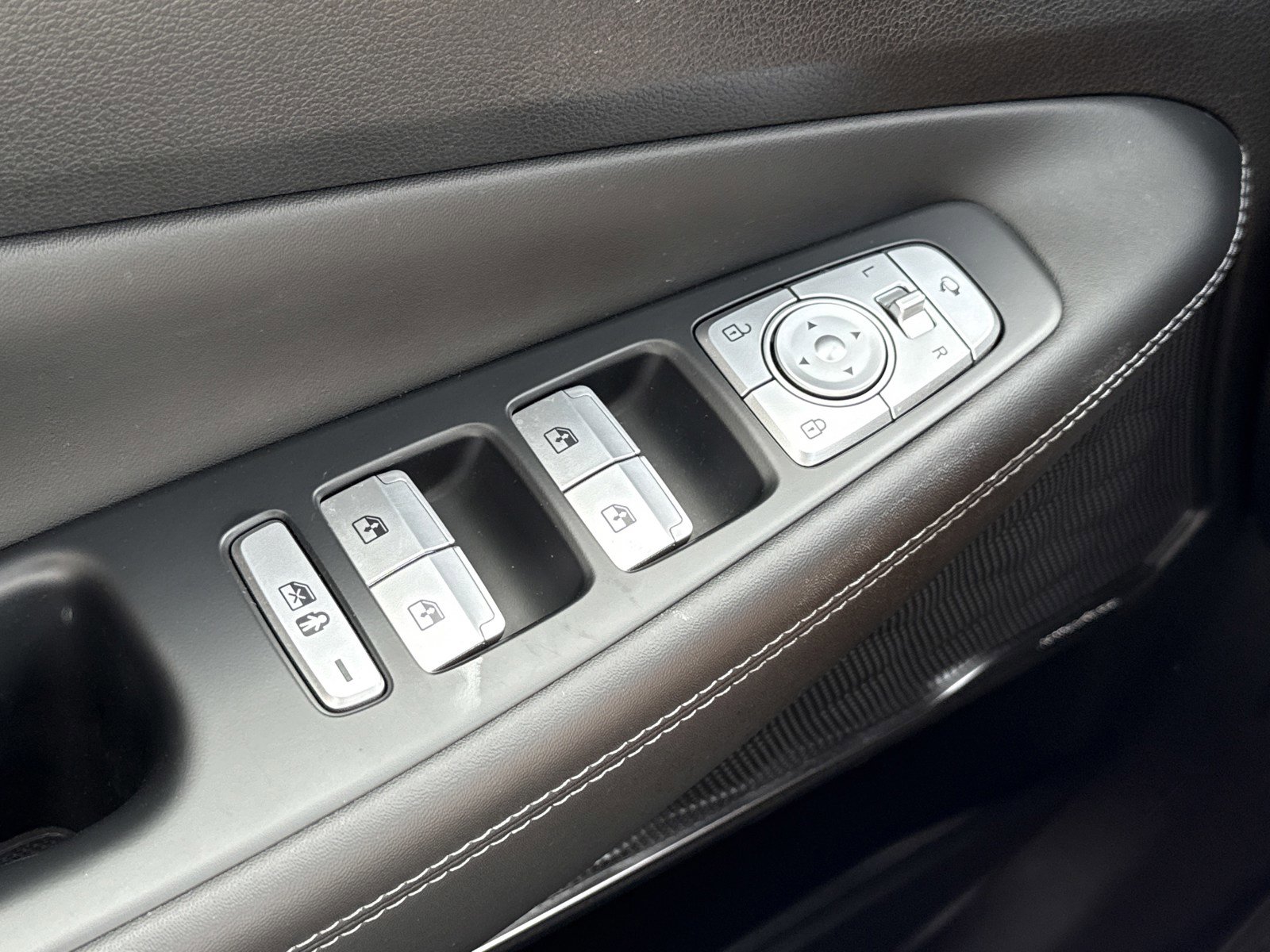 Used 2023 Hyundai Santa Fe Calligraphy image 19