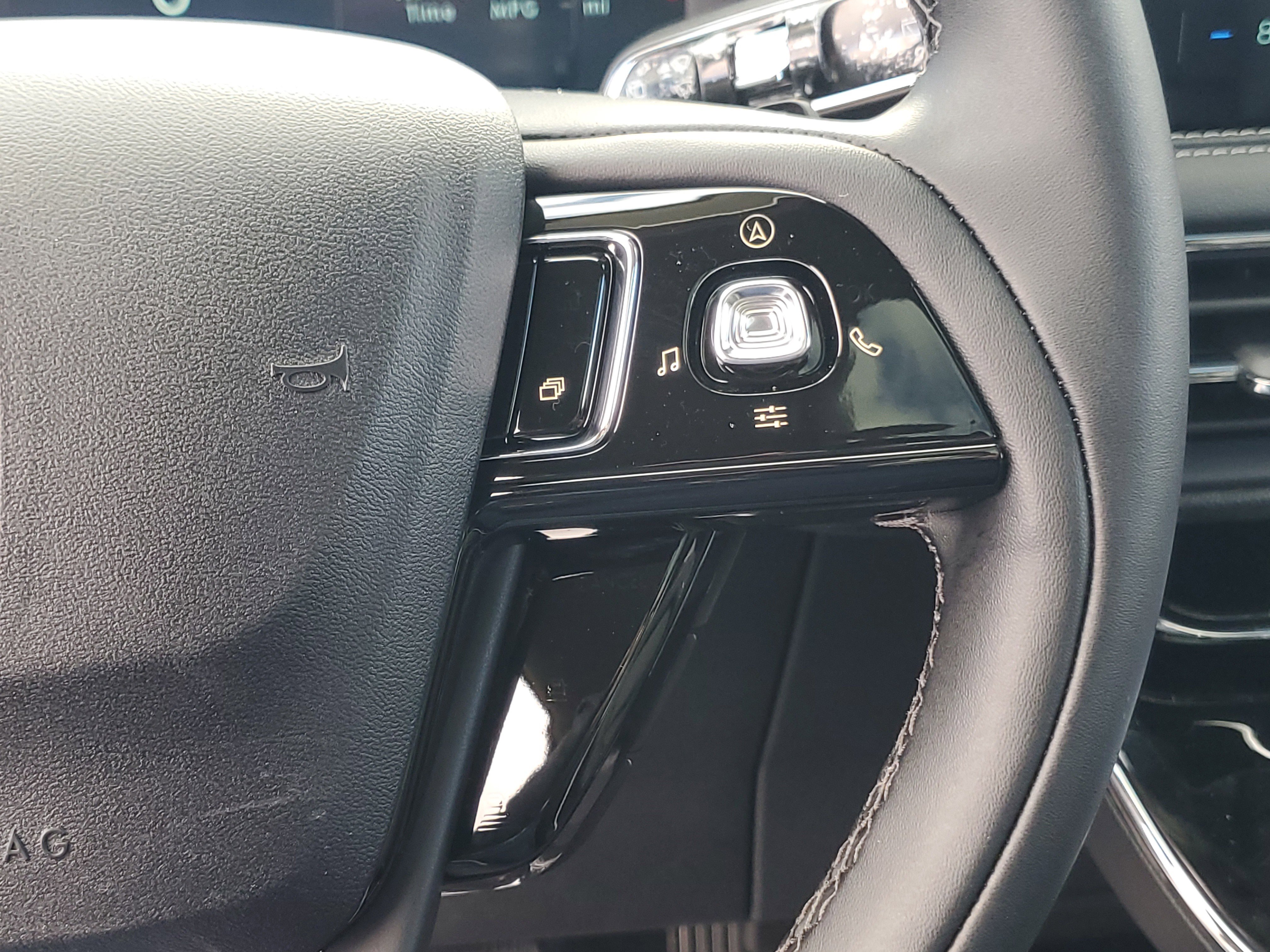 New 2026 Lincoln Corsair Premiere image 18