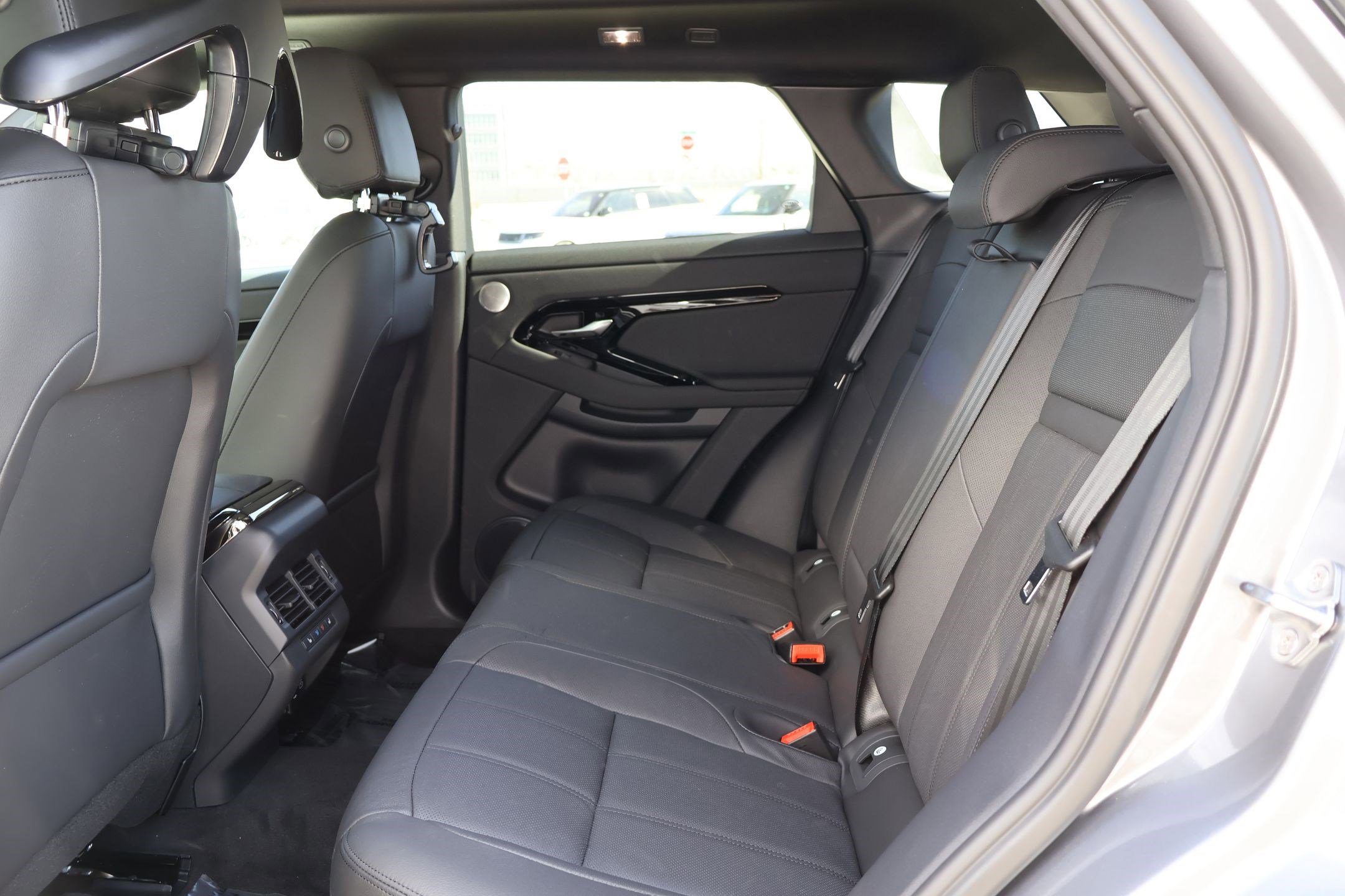 New 2026 Land Rover Range Rover Evoque Dynamic SE image 19