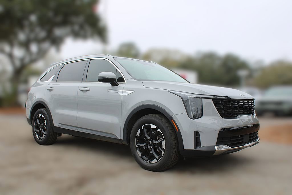 Certified 2025 Kia Sorento S w/ Panoramic Sunroof Package image 3