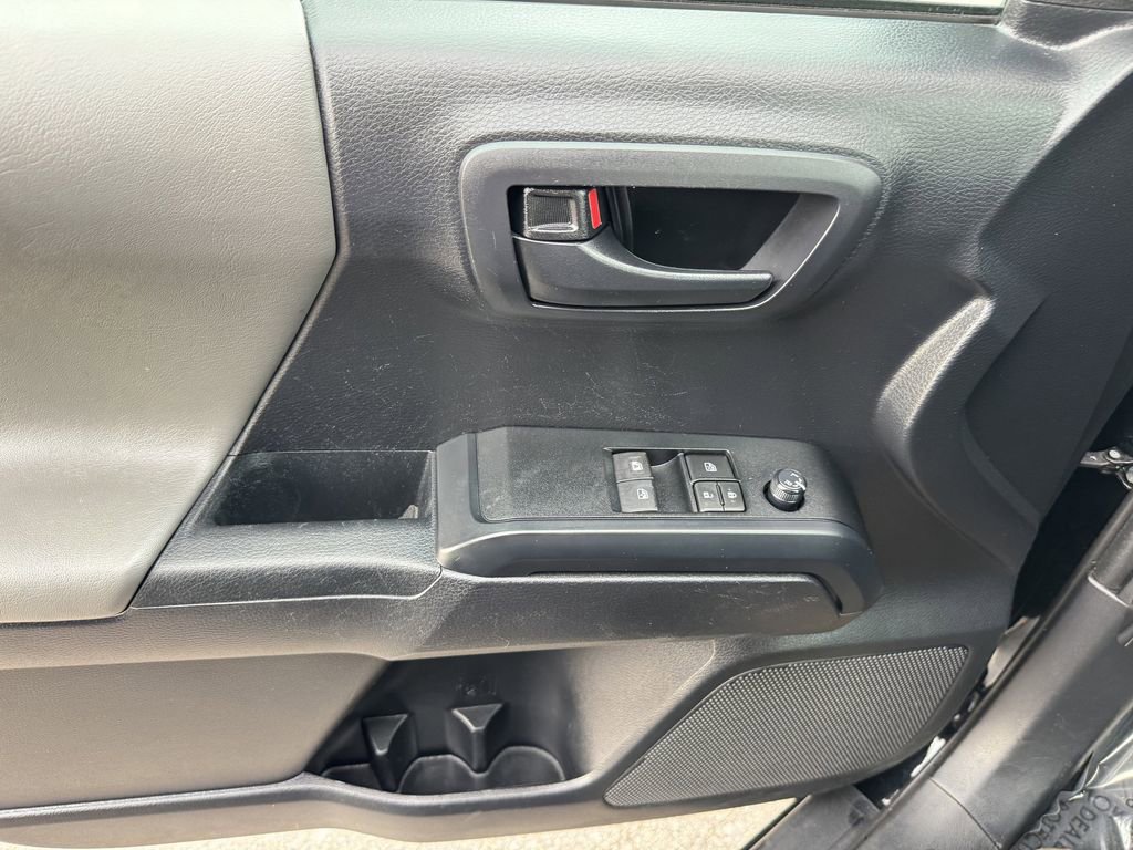 Used 2019 Toyota Tacoma SR w/ SX Package image 12