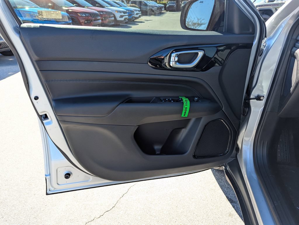 New 2026 Jeep Compass Latitude AWD/4WD image 18