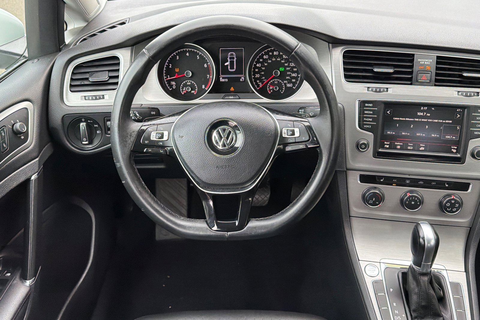 Used 2016 Volkswagen Golf Limited Edition image 14