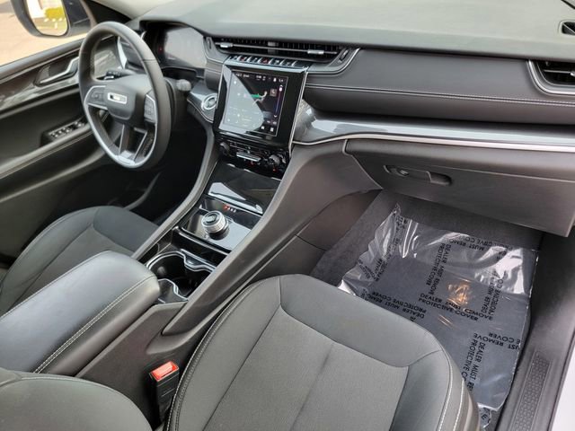 Certified 2023 Jeep Grand Cherokee Laredo w/ Luxury Tech Group I image 25