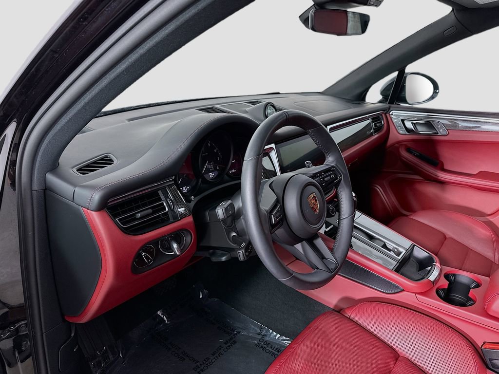 Certified 2025 Porsche Macan AWD/4WD image 4