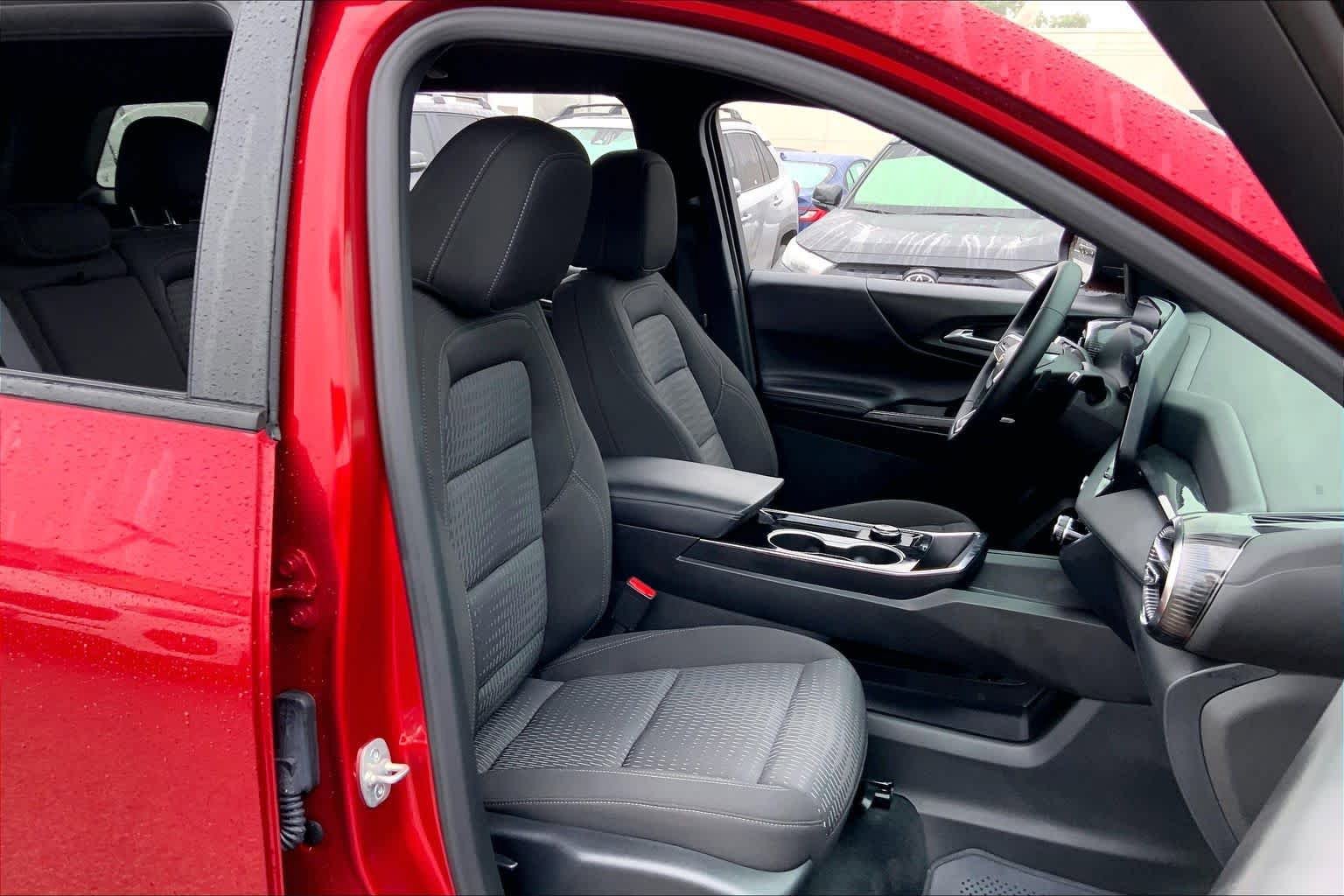 Used 2026 Chevrolet Equinox LT FWD image 9