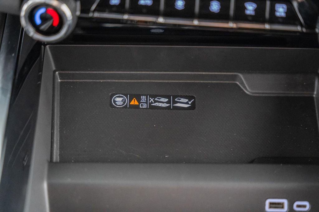 Used 2026 Chevrolet Suburban Premier image 28