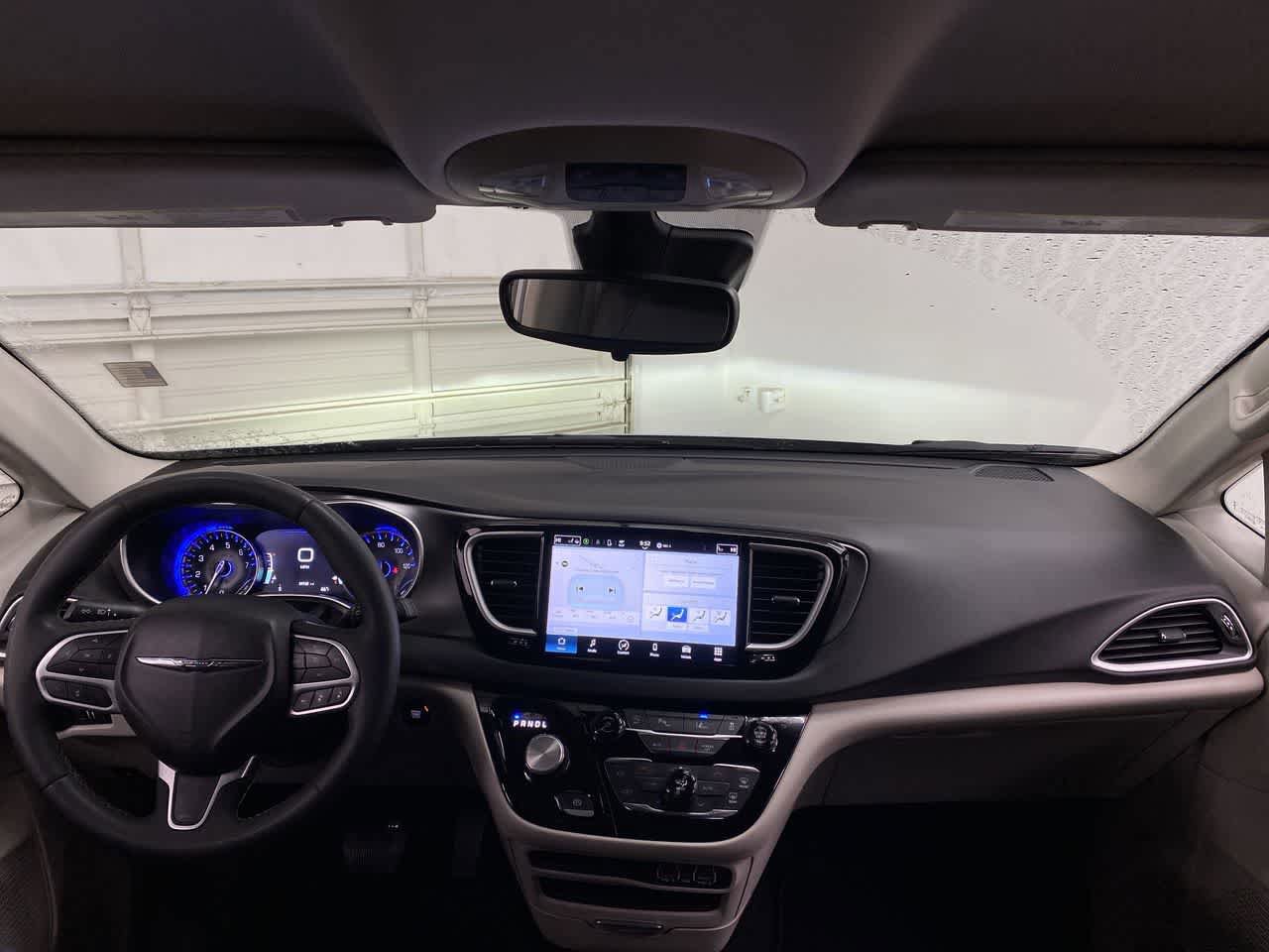 Used 2024 Chrysler Pacifica Touring-L FWD image 11