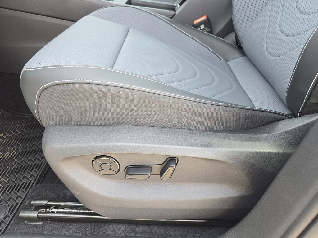 New 2026 Volkswagen Tiguan SE image 19