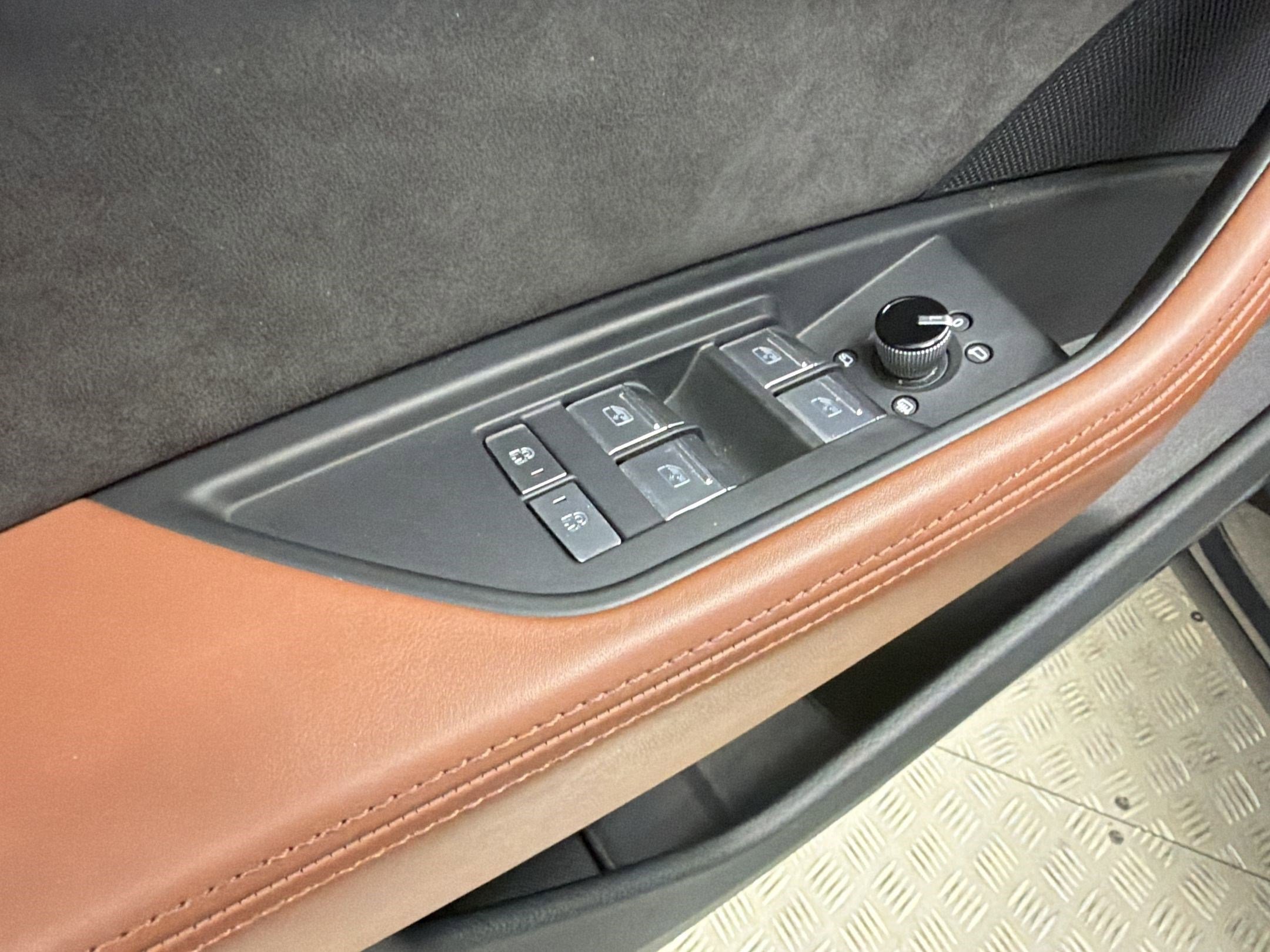 Used 2019 Audi e-tron Prestige w/ Prestige Package AWD/4WD image 12