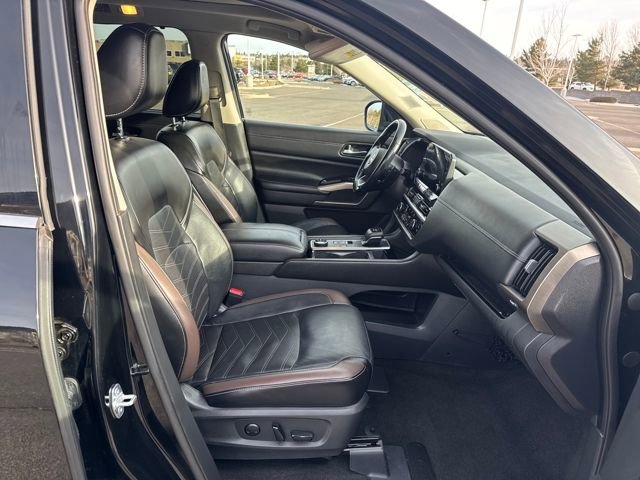Used 2023 Nissan Pathfinder Platinum w/ Cargo Package image 17