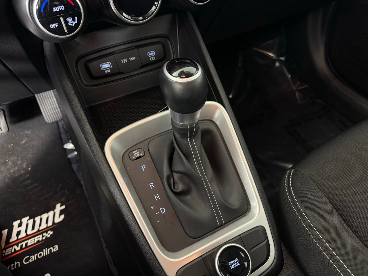 Used 2024 Hyundai Venue SEL image 19