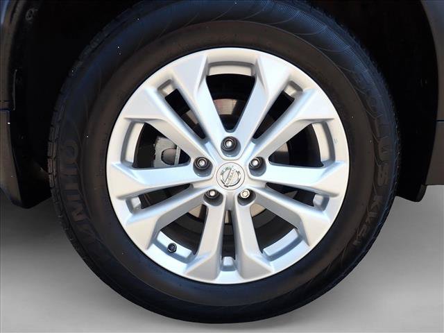 Used 2016 Nissan Rogue SV w/ SV Premium Package AWD/4WD image 7