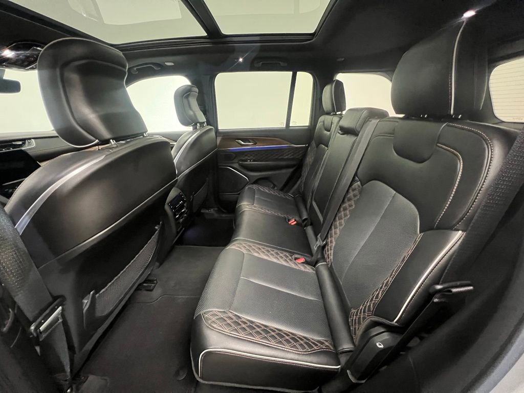 Used 2024 Jeep Grand Cherokee Summit image 5