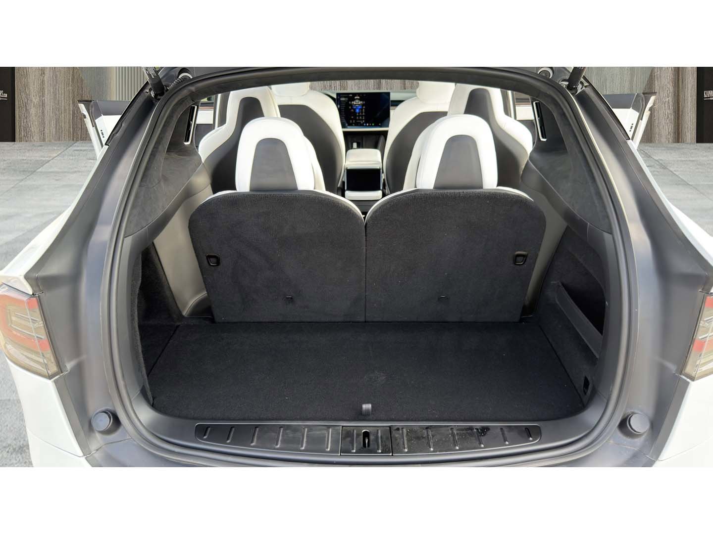 Used 2023 Tesla Model X image 2