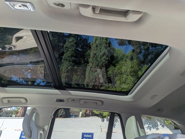 Used 2016 Volvo XC90 T6 Momentum w/ Momentum Plus Package image 20