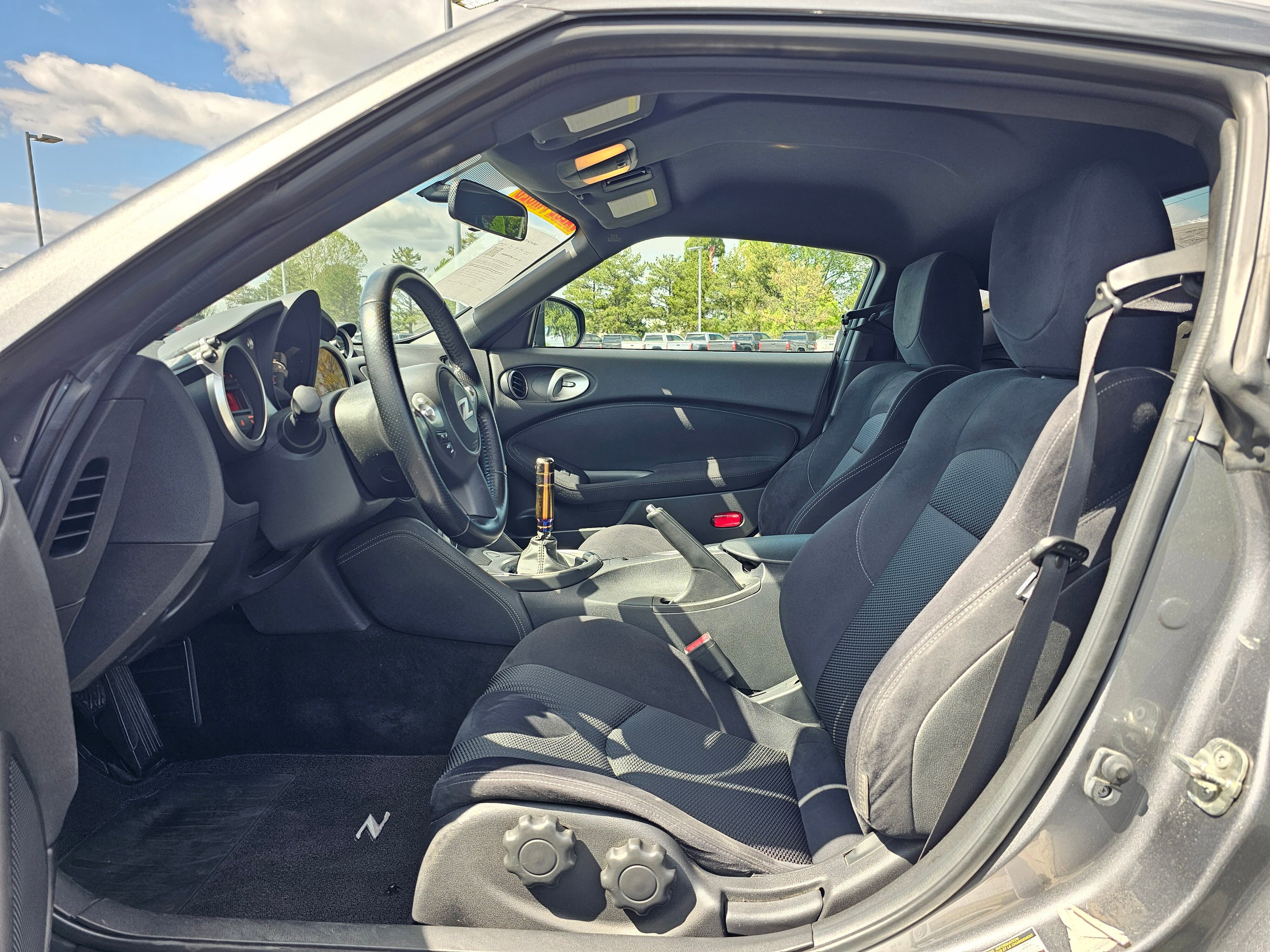 Used 2017 Nissan 370Z Coupe RWD image 16
