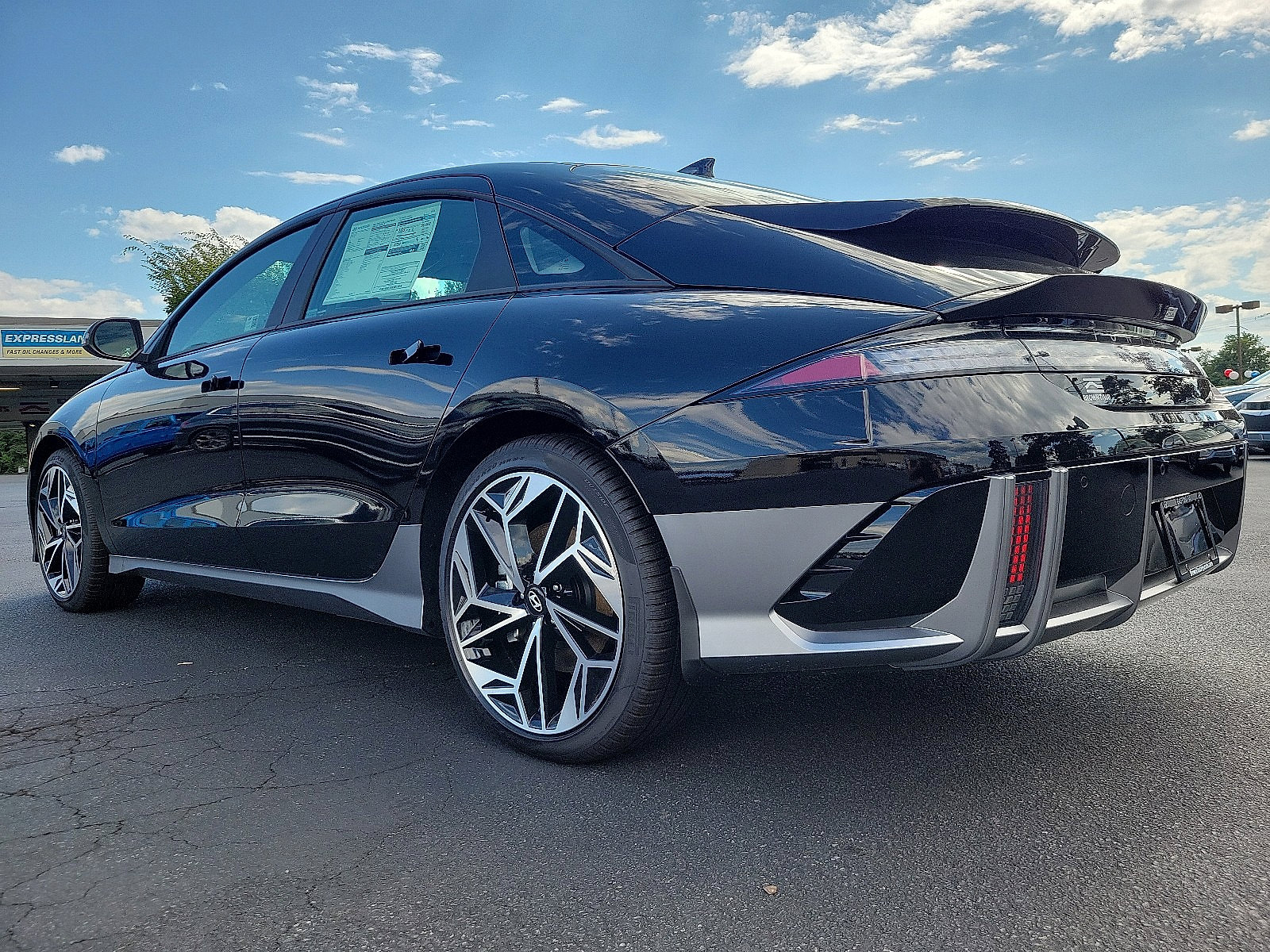 Used 2024 Hyundai Ioniq 6 SEL image 3