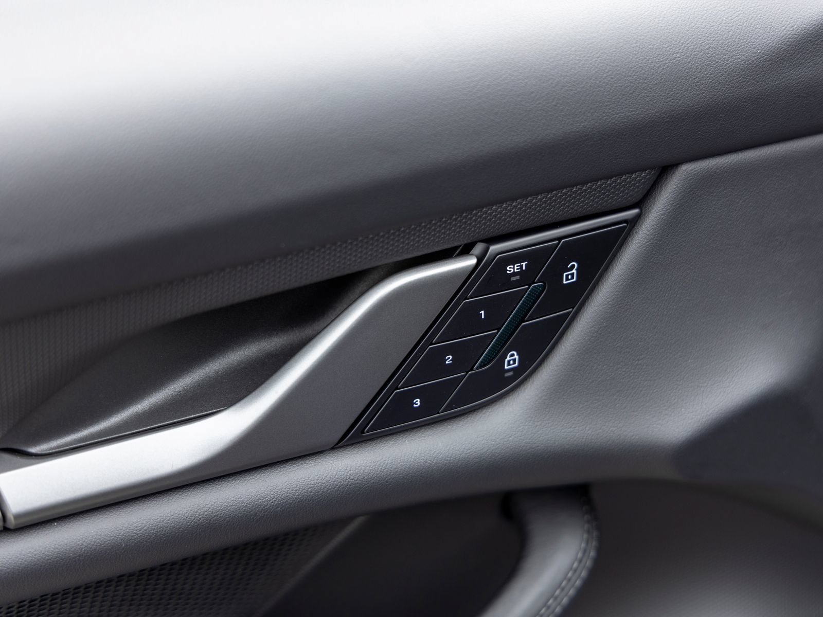 Certified 2025 Porsche Taycan AWD/4WD image 21