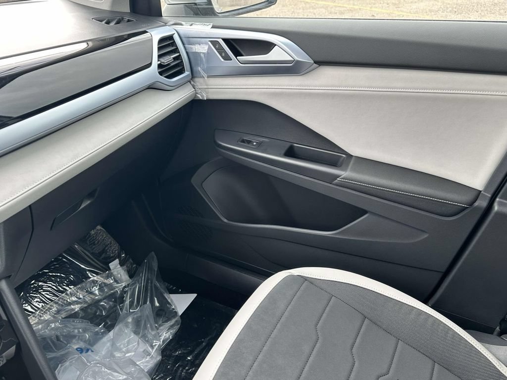 New 2026 Volkswagen Taos SE AWD/4WD image 26