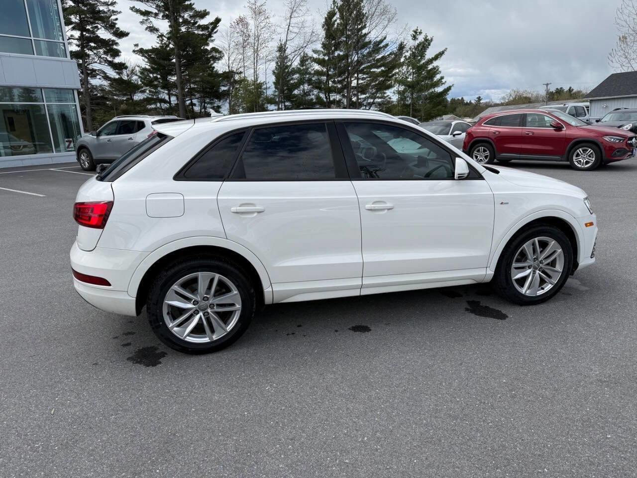 Used 2018 Audi Q3 2.0T Premium w/ Convenience Package AWD/4WD image 4