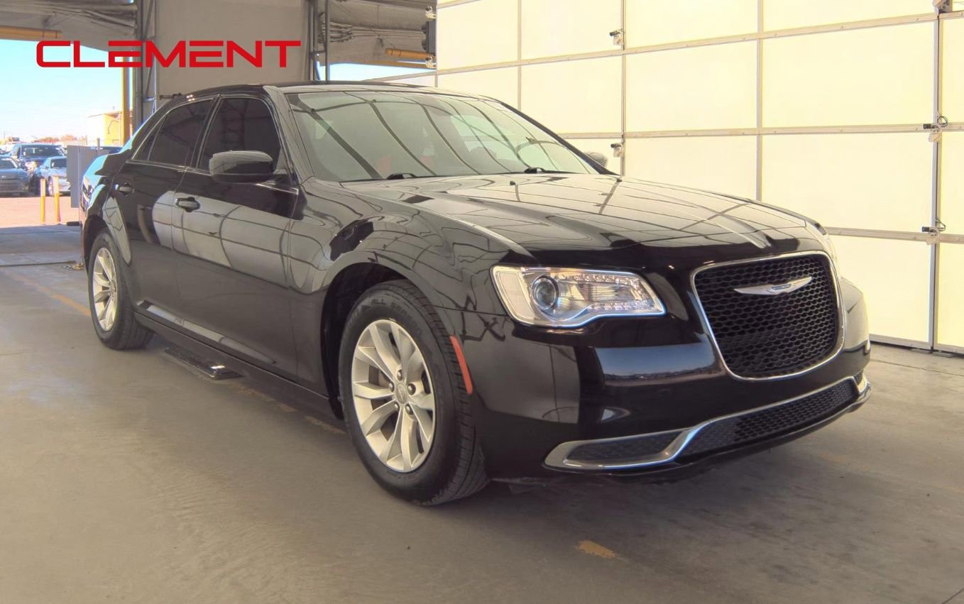 Used 2021 Chrysler 300 Touring image 4
