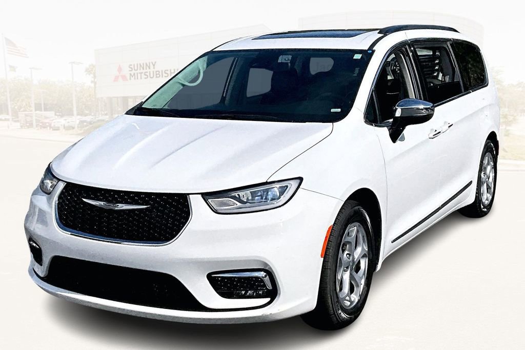 Used 2023 Chrysler Pacifica Limited image 1