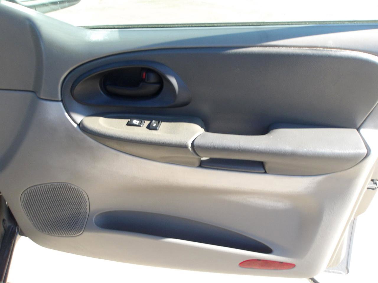 Used 2002 Chevrolet TrailBlazer LS w/ Preferred Equipment Group image 9